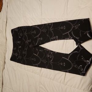 WHBM SIZE 8 DEW DROP PRINT RUNWAY LEGGINGS